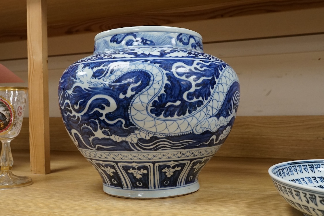 A large Chinese blue and white ‘dragon’ jar, 29cm high